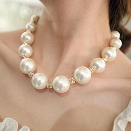 Elegant Women Big Faux Pearl Choker Necklace Shiny Delicate Rhinestone Women Necklace Alloy Round Short Type Necklace Jewelry