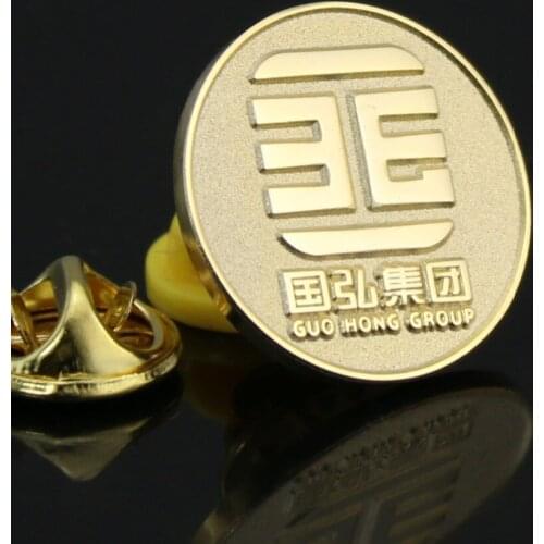 Customized zinc alloy badge new sandblasting enterprise logo badge stamping badge production