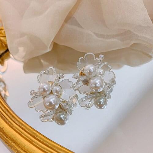 925 Silver Needle Pearl Petal Flower Wild Temperament Lady Simplicity Stud Earrings Female Jewelry