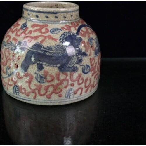 Early collection of blue and white glazed pot with red lion pattern