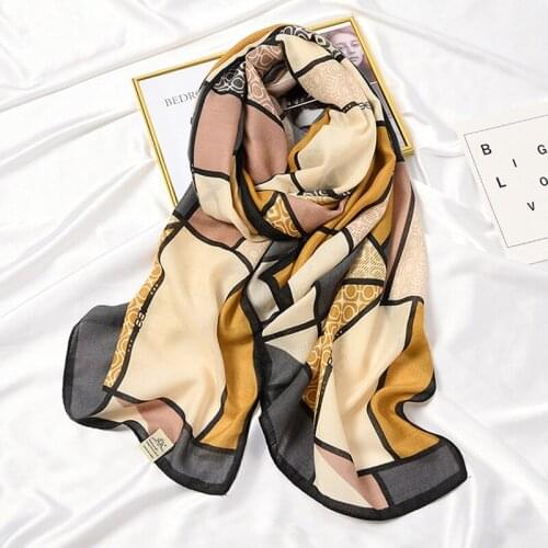 Design Print Spring Women Scarf Cotton-Linen Hijab Large Thin Plaid Shawl Wraps Bandanas Foulard Femme Luxury Pashmina Kerchief