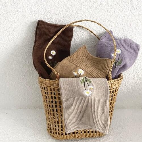 RMSWEETYIL Daisy Flower Women Socks Cute Delicate Vintage White Floral Embroidery Art Cotton Ladies Knit Casual Dress Crew Sock