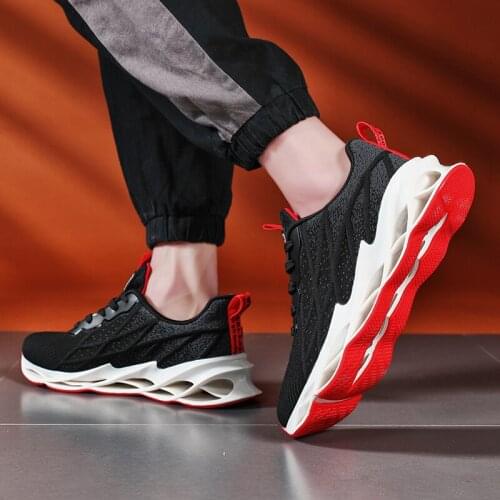 Extra-large size flying shoes, mesh shoes, sneakers, mens shoes, comfortable to wear, breathable, non-slip