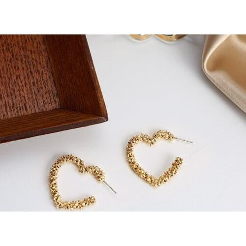 Design Sense Metal Gold Incomplete Heart Earrings for Woman Fashion Luxury Korean Jewelry Wedding Party Unusual Earrings