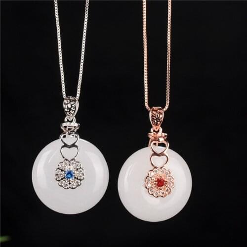 Xinjiang Hetian jade Peaceful Button Flowers Girls Baitie Girls Fashion Neck Decoration