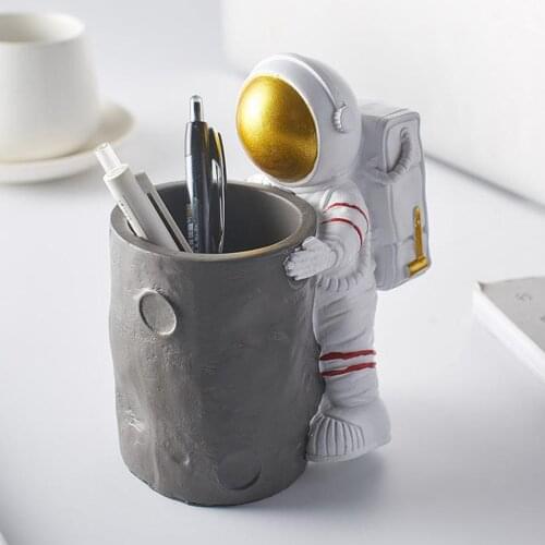 Astronaut Pen Holder Pencil Cup Spaceman Desktop ORNAMENTS Boy Birthday Gift