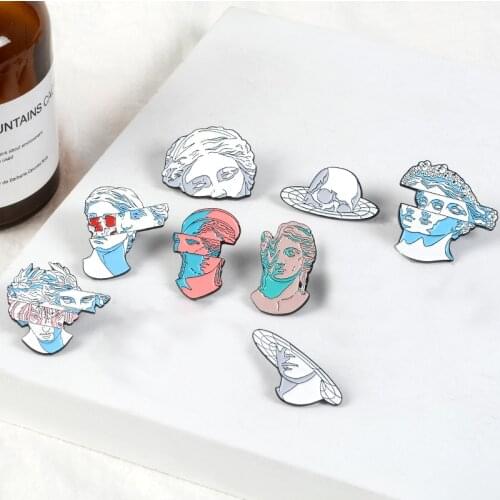 Abstract Art sculpture Pins Cartoon sponge starfish Brooches Weird Scary enamel Pin Wolf Skull Lapel Pin Badge Women men Jewelry