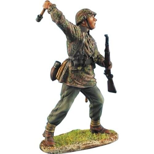 1/35 Resin Model figure GK Soldier Panzer Grenadier Throwing Grenade Military theme of WWII Unassembled and unpainted kit