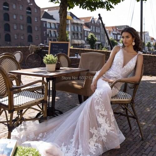Charming Mermaid Wedding Dresses V Neck Spaghetti Straps Sleeveless Lace Appliques Bridal Gowns Vestido De Noiva Sweep Train