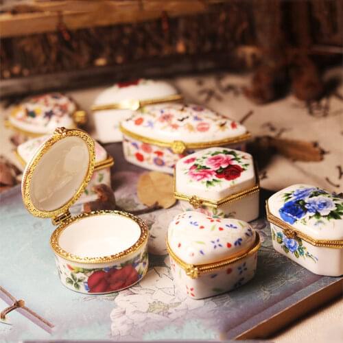 Jewelry Box Vintage Floral Pattern Jewelry Box Small Ring Earrings Storage Box Case Random Color Elegant Charm Home Decor