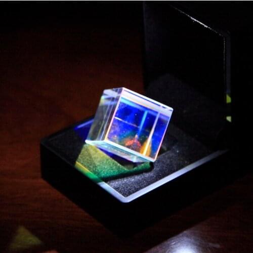 Colorful Prism Cube Light Gift, 25*25*25mm Combination Color with The Same Size Light Box, Optical Science Experiment Puzzle