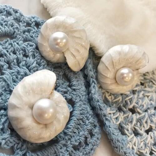 Conch-shaped Natural Freshwater Mussel Pearl Brooch silvering Pins Coat Artdeco Vintage style Jewelry