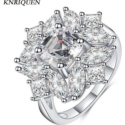 2021 Trend Luxury 925 Sterling Silver Simulated Emerlad High Carbon Diamond Gemstone Rings for Women Wedding Bands Fine Jewelry