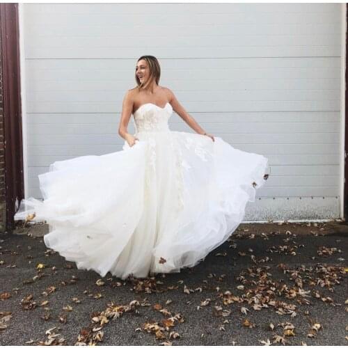 A-Line Sweetheart Lace Appliques Sleeveless Wedding Dresses Sweep Train Charming Robe De Mariee Bridal Gown