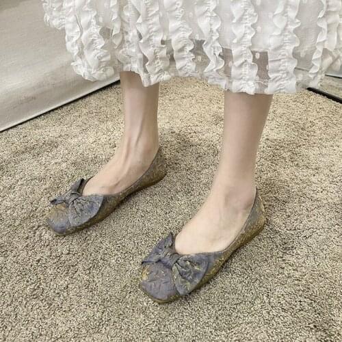 2021 Ladies Embossed Flat Shoes Bowknot Summer Spring Leisure Loafers All-match Light Color Elegant Breathable Shoes