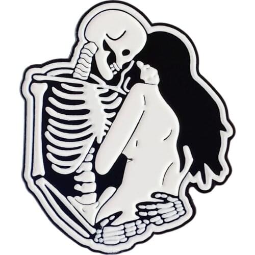 Custom Halloween Horror Skull Brooch Retro Metal Badge Couple Medal Accessories Can be Customized with Your Logo