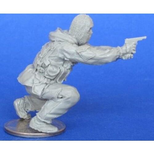 1/35 Resin Model Building Kit Figure Russian soldier
