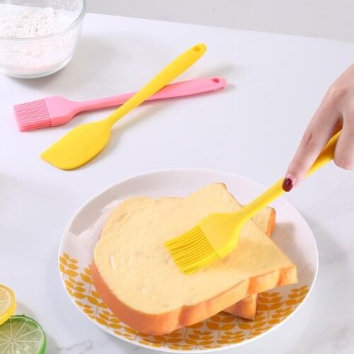 2PCS Silicone Baking Basting Brush iquid Oil Cake Brush Cake Tools Cream Butter Cake Spatula Mixing Batter Scraper Brush Spatula