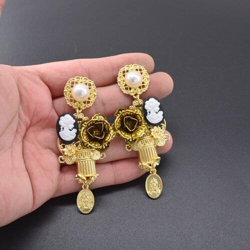 Baroque vintage flowers drop earrings 2019 fashion gold flower Portrait dangle earrings 1pair court style party show design