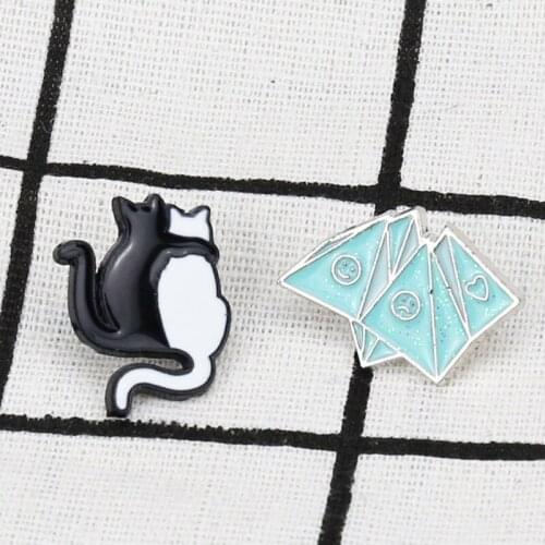 Black And White Cat Enamel Pins Hugging Cats Brooches Cartoon Cute Animal Backpack Lapel Custom Badges Jewelry Gifts For Friends