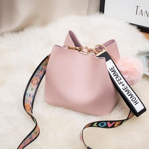 Women Large Capacity Bucket Crossbody Bag New Style Fashion Mini Wide Strap Shoulder Fur Ball Messager Bag Handbag