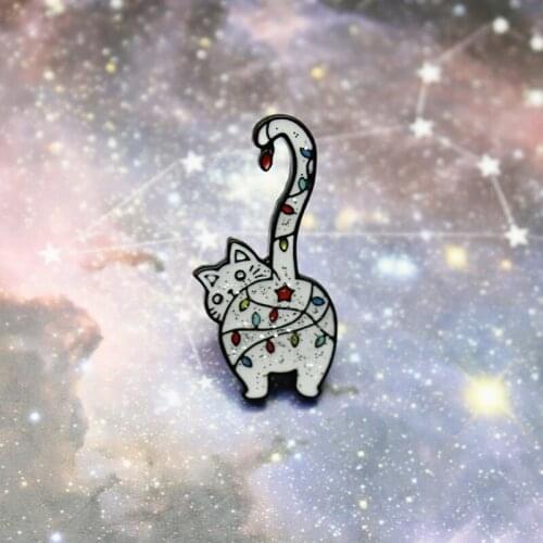 White kitten Enamel Brooch The cat was wrapped in colored light bulbs Lapel Pin Cute animal badge jewelry Gifts for kids