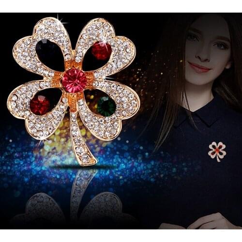 Korean fashion high-end exquisite rhinestone four-leaf clover brooch wild professional womens clothing accessories corsage
