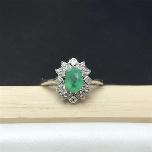 Hot sale style womens ring 925 silver inlaid high quality natural emerald ring simple atmosphere