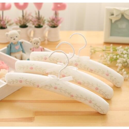 5pcs/lot 31cm childrens embroidered cloth hanger sponge baby hanger store household cloth clothes rack