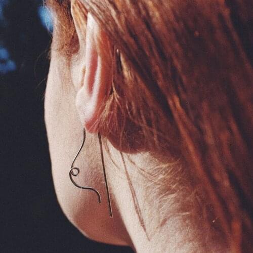 Original Gold Tone Boobs Shape Hoop Earrings For Women 2021 Unique Chic Silver Color Outline Earrings Jewelry Boucles d’oreilles