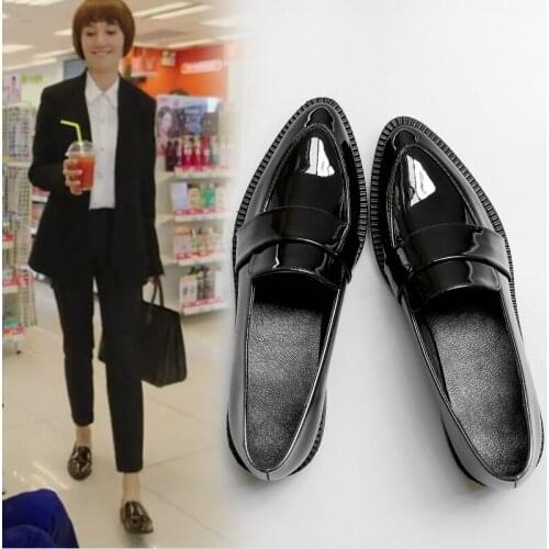 2020 Newest designer woman leather shoes patent leather flats pointed toe moccasins brand espadrilles shoes woman British Brogue