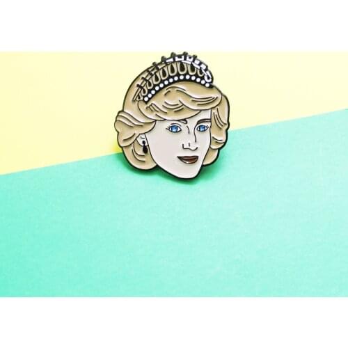 Elegant Queen Elizabeth Crown Empress Elegant Lapel Pins Honorable Aristocratic Golden Hair Britain Queen Brooches For Women