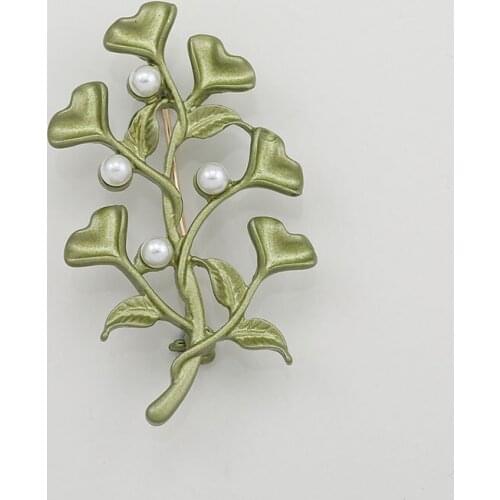 Leaves of pearl of the lacquer that bake popular new winter sweater cardigan coat dust coat joker brooch female fashion