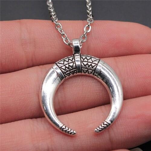Hot Sale Pendant Necklace Curved Crescent Moon Necklace Women Necklace Ladies Jewelry Birthday Gift