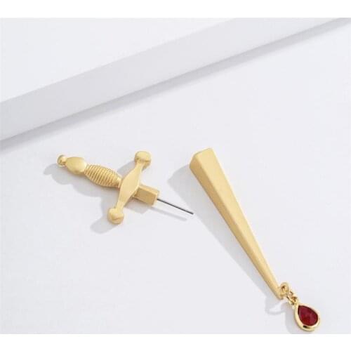 Fashion Vintage Cool Blood Sworn Dagger Stud Unique Sword Handle Single Earring Female Punk Ear Hoops For Womens Long Jewelry