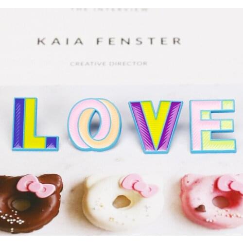 26 English letters cartoon metal brooch creative alloy color painting oil student cute anti-glare clothing badge pin 2020 gift