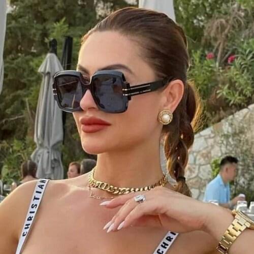 Elegant Women Brand Oversized Sun Glasses Men 2021 Retro Square Sunglasses Beach UV Blocking Sunglasses Holiday Multicolor Frame