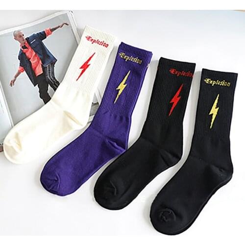 Wholesale New Flash Letters Man Sports Exquisite Skateboard Hip Hop Woman Casual INS Street Hipster Fashion Crew Tube Socks