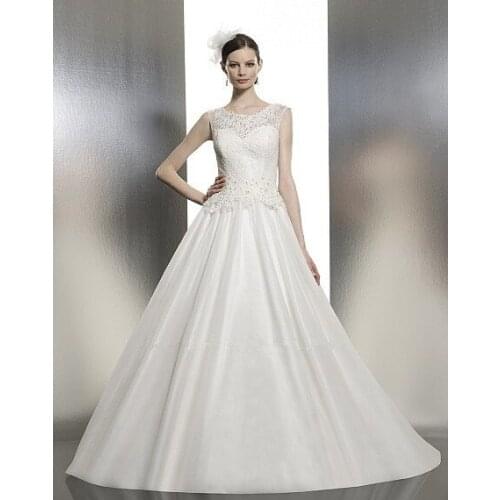 Vestidos de noche autumn -summer medieval mariage rich satin ball gown alencon lace and beaded sheer bateau wedding gown dresses