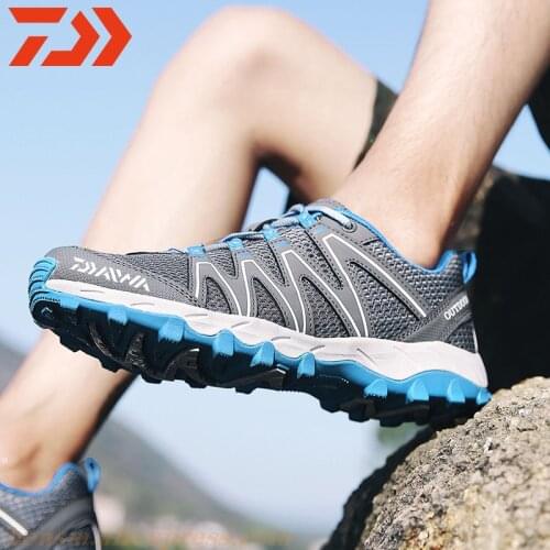 Professional Climbing Shoes DAIWA Fishing Shoes Mens Outdoor Comfortable Travel Shoes Non-slip Breathable Fishing Shoes