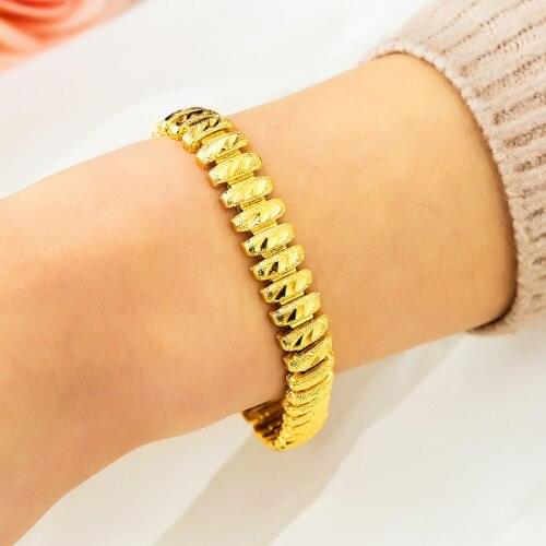 Charm Bracelet for Men and Women 18K Gold Oval Shaped Geometry Carved Link Chain Bracelet & Bangle