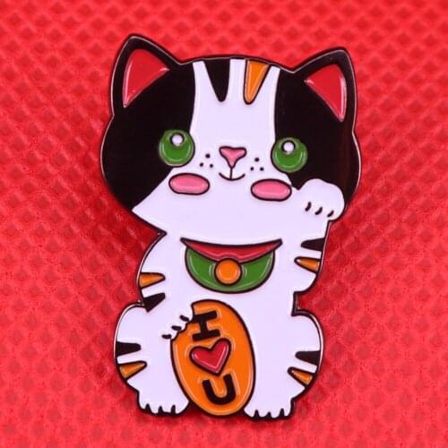 Fortune cat enamel pin waving hands brooch cute cartoon badge lucky gift Japan Manekineko beckoning cat jewelry
