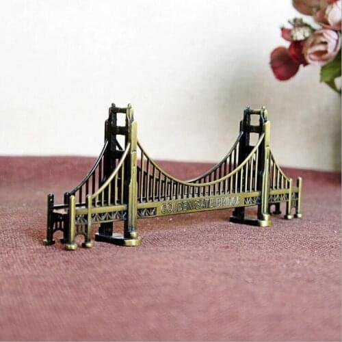 Famous USA Retro Metal Landmark Building Model Decoration Bronze Golden Gate Bridge Model Bar Wine Cabinet Cafe Decor