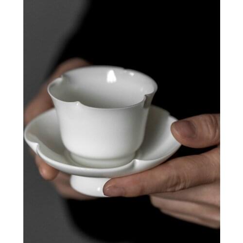 White Porcelain Small Tea Bowl Creative Flower Shape Office Teacup Chinese Drinkware Ceramic Antique Glaze Kung Fu Master Cup