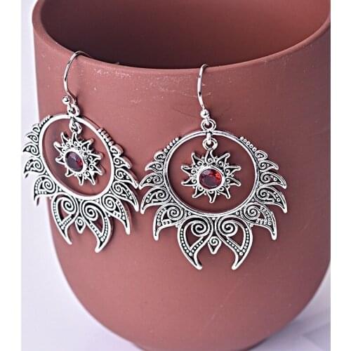 New Retro Irregular Shape Flame Pendant Earrings for Ladies Fashion Bohemian Red Crystal Inlaid Hanging Earrings Accessories