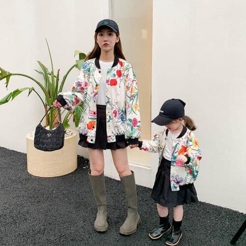 High end parent-child clothing 2021 autumn new top girls clothing mothers clothing Korean personalized printed coat