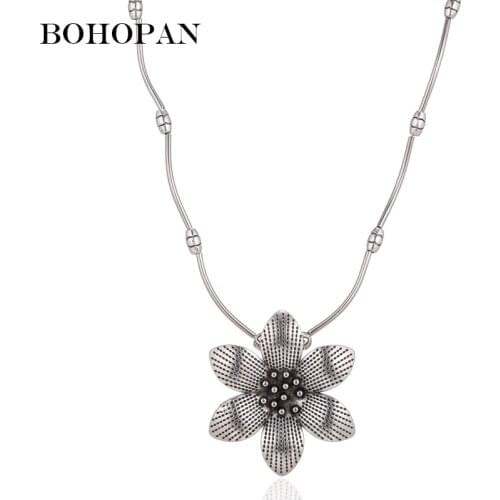 Silver Color Metal Necklace Women Carving Hollow Flower Pendant Necklace Fashion Adjustable Size Beaded Chain Statement Necklace
