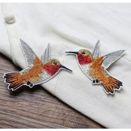 1PCS Embroidered Cloth Patch Iron on Creative Clothing Decorations Cartoon Hummingbird Pattern