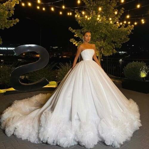 2021 Elegant Vestidos De Novias Strapless Pleated Sleeveless Flower Ball Gown Puffy Sweep Train Wedding Dresses