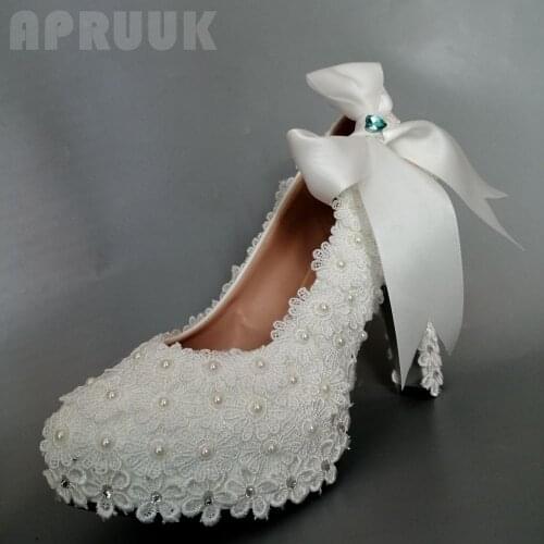 2020 White flowers lace pearls bridal shoes 11CM super high block heels round toes ladies party pumps satin butterfly-knot shoe